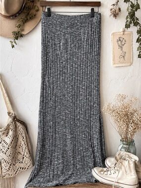 🩶 Cover Stitched Gray Ribbed Knit Maxi Skirt Size Large